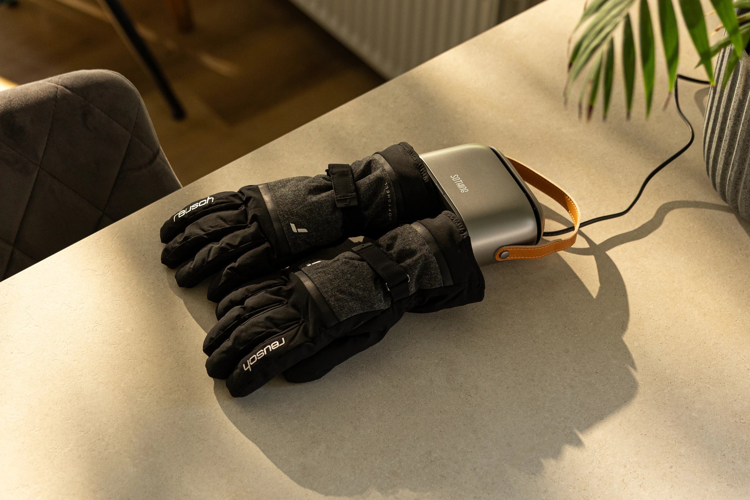 Original Ultra Grey shown with winter gloves